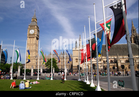 La place du Parlement et les drapeaux du Commonwealth, Londres Banque D'Images