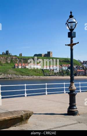 L'Abbaye de Whitby et Église St Marys à partir de la jetée Ouest Whitby North Yorkshire Angleterre Banque D'Images