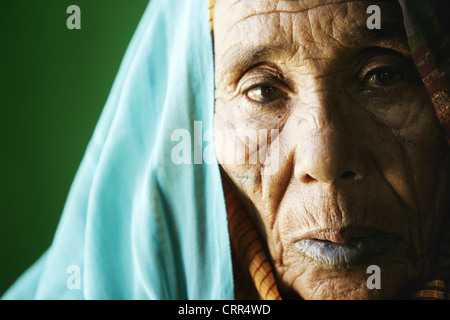 Portrait du visage d'un 70-year-old femme soudanaise. Banque D'Images