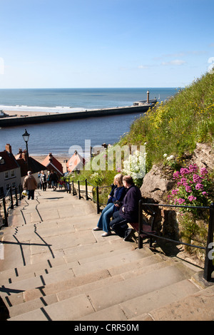 Les 199 marches à Whitby, North Yorkshire Angleterre Banque D'Images