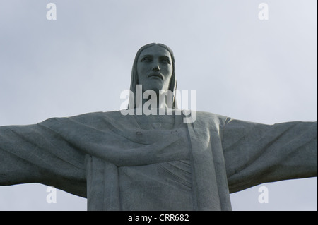 Close-up des 30 mètres de haut statue Art Déco le Christ Rédempteur (Cristo Redentor) par le sculpteur Paul Landowski, achevé en 1931. Rio de Janeiro, Brésil Banque D'Images