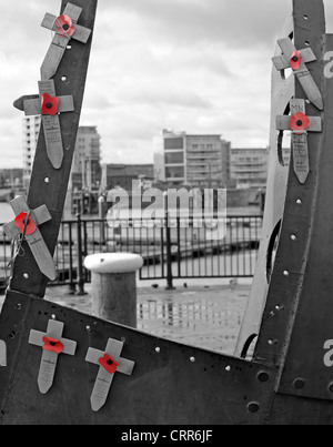 Cette photo d'un un morceau de l'HMS Cardiff utilisé comme un mémorial dans la baie de Cardiff. Banque D'Images