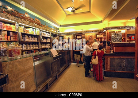 Europe Italie Latium Rome La Tazza d'Oro un célèbre café-restaurant Banque D'Images