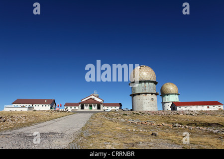 L'ancien observatoire au plus haut point du Parc Naturel de la Serra da Estrela au Portugal. Banque D'Images