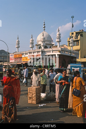 L'Inde, Karnataka, Bangalore, Bangalore, la Mosquée Jama Masjid, les gens, Banque D'Images