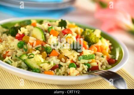 Risotto de légumes de courgette, pois, carotte, poivron rouge, le brocoli et la citrouille Banque D'Images