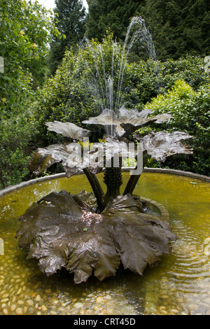 Ornate Fountain Trebah Gardens Cornwall UK Banque D'Images