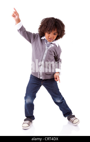 Peu d'african american boy dancing,isolé sur fond blanc Banque D'Images