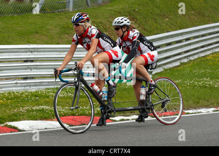 Paralymics Londres 2012. Jeux journée de formation préalable paracyclisme au circuit de course automobile de Brands Hatch, Kent. Banque D'Images