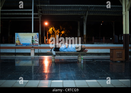 La photographie d'un exercice pendant quelques heures à la gare de Chiang Mai Banque D'Images