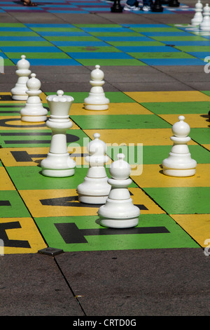 Conseils d'échecs géant dans la place Émilie-Gamelin, Montréal, Québec Banque D'Images