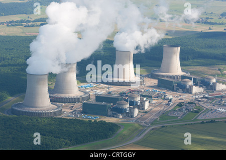 VUE AÉRIENNE.Centrale nucléaire de Cattenom.Près de Thionville, Moselle, Lorraine, Grand est, France. Banque D'Images