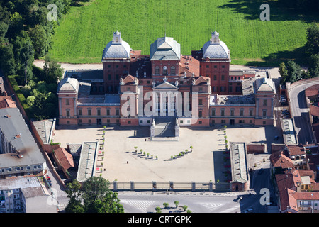 VUE AÉRIENNE.Château de Racconigi, province de Cuneo, Piémont, Italie. Banque D'Images