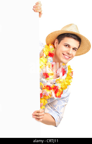 Un portrait of a smiling man wearing costume traditionnel et holding blank panel isolé sur fond blanc Banque D'Images