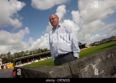 Nick Leeson, l'ancien banquier connu sous le nom de la Barings Rogue Trader vu à Terryland Park, la maison de l'Irlande, Galway United. Banque D'Images