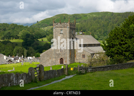 St Michael et Tous les Anges en l'Église, dans le village de Hawkshead, Parc National de Lake District, Cumbria, Angleterre, Royaume-Uni Banque D'Images