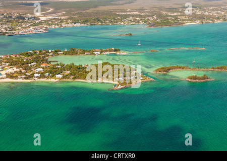 Vue aérienne de Marsh Harbour les Abacos, Bahamas. Banque D'Images