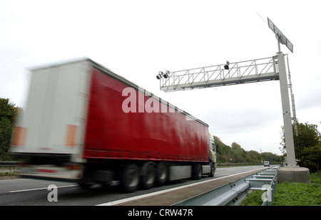 Pont à péage des camions sur l'A52 à Essen Banque D'Images