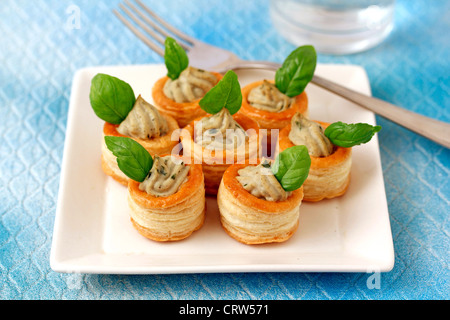 Aubergine vol au vents. Recette disponible Banque D'Images