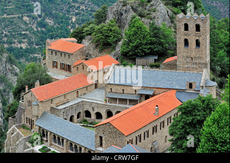 Saint-Martin-du-Canigou, abbaye bénédictine dans le Canigou montagne de Casteil dans les Pyrénées-Orientales, Pyrénées, France Banque D'Images