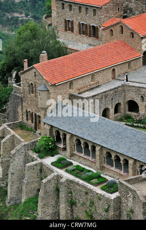 Saint-Martin-du-Canigou, abbaye bénédictine dans le Canigou montagne de Casteil dans les Pyrénées-Orientales, Pyrénées, France Banque D'Images