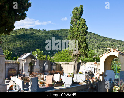 Cimetière cimetière dans le village médiéval de montagne de Claviers Var Provence France Europe Banque D'Images