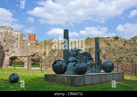 Reading Abbey ruins montrant Jens Flemming Sørensen sculpture, Reading, Berkshire, Angleterre, Royaume-Uni Banque D'Images