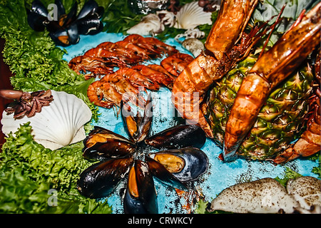 Arranjment la cuisson avec différentes variétés de poissons. Banque D'Images