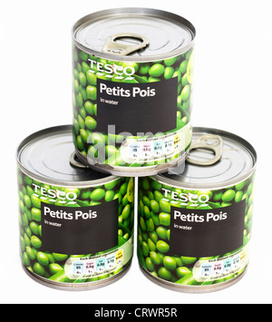 Trois bidons de Tesco Petits Pois Pois dans l'eau Banque D'Images