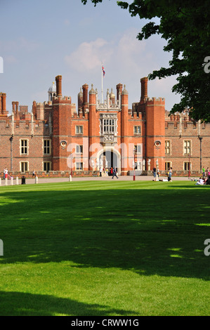 Grand châtelet d'entrée, le Palais de Hampton Court, Hampton, London Borough of Richmond upon Thames, Grand Londres, Angleterre, Royaume-Uni Banque D'Images