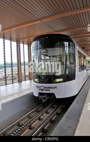 Panoramique des dômes, train touristique du volcan Puy de Dome, Auvergne, France Banque D'Images