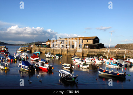 Bâtiments historiques sur VICTORIA PIER AU CRÉPUSCULE. La Cobb. LYME REGIS. DORSET UK. Banque D'Images