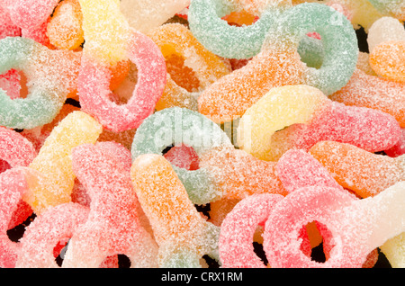 Image en gros plan d'un groupe d'enfant bonbons enrobés de sucre sucettes ou mannequins. Studio lumineux shot. Banque D'Images