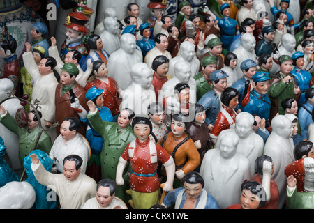 Le président Mao encadrés sur la vente au marché d'antiquités de Dongtai Road Shanghai, Chine. Banque D'Images