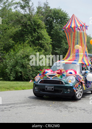 Niantic, TC - 4 juillet 2011 : 39e assemblée annuelle de l'indépendance Day Parade dans la petite ville américaine de Niantic CT USA ville favorite du ventilateur Banque D'Images