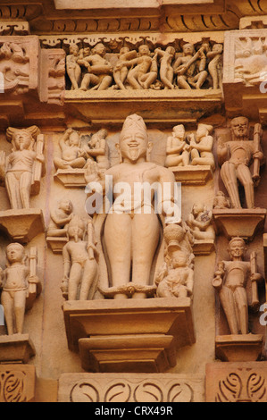 Sculptures de Brahma dans le centre Lakshmana Temple , Khajuraho Madhya Pradesh, Inde Banque D'Images