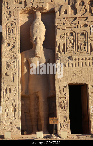Le Temple de Néfertari à Abou Simbel, Abou Simbel, Egypte Banque D'Images