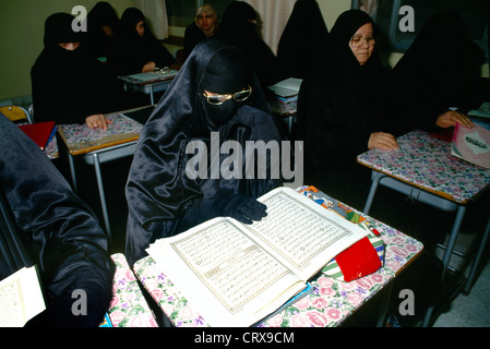 La ville de Koweït Koweït Femmes à après-midi classe coranique Banque D'Images