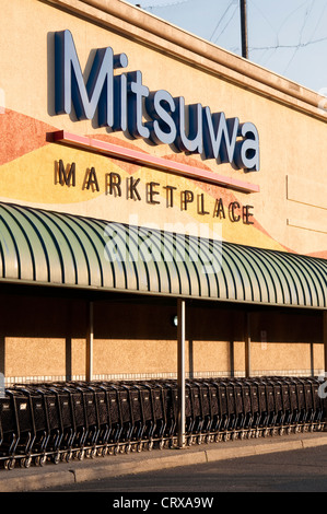 L'extérieur de Mitsuwa Marketplace à Secaucus, NJ, USA. Mitsuwa Marketplace est le plus grand supermarché japonais aux Etats-Unis. Banque D'Images