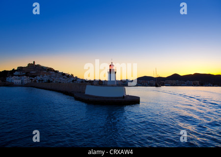 Eibissa Ibiza ville coucher de soleil à port phare rouge Banque D'Images