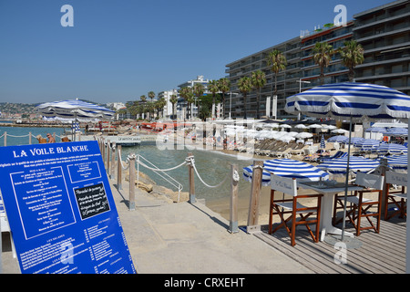 Restaurant, promenade de la plage de Juan-les-Pins, Côte d'Azur, Alpes-Maritimes, Provence-Alpes-Côte d'Azur, France Banque D'Images