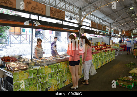 Marché Le marché de producteurs (Provençale), l'Avenue du Général Leclerc, Antibes, Côte d'Azur, Provence-Alpes-Côte d'Azur, France Banque D'Images