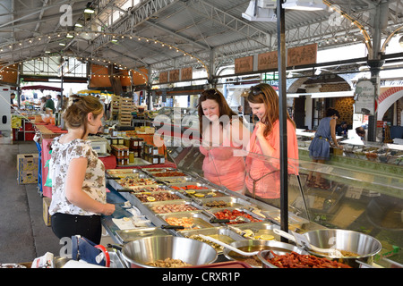 Marché Le marché de producteurs (Provençale), l'Avenue du Général Leclerc, Antibes, Côte d'Azur, Provence-Alpes-Côte d'Azur, France Banque D'Images