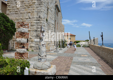 La terrasse du Musée Picasso dans le château Grimaldi, Antibes, Côte d'Azur, Alpes-Maritimes, Provence-Alpes-Côte d'Azur, France Banque D'Images