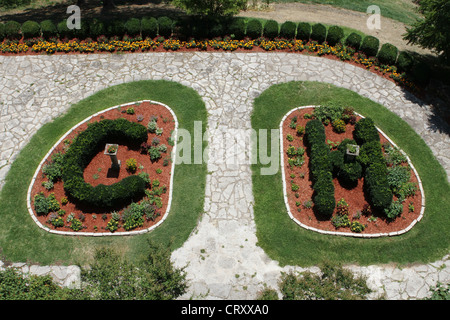 Un jardin au Crescent Hotel à Eureka Springs, Arkansas, comme vu de dessus. Banque D'Images