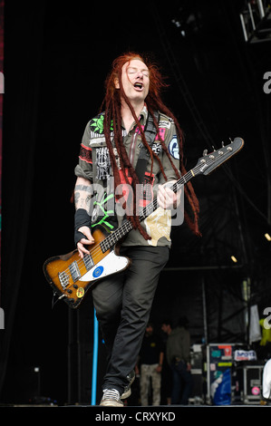 Les niveleurs joue Hop Farm Music Festival le 01/07/2012 à Hop Farm, Paddock Wood. Les personnes sur la photo : Mark Chadwick (chant, guitare, harmonica), Simon Ami (guitare, banjo, chant, guitare, harmonica), Jeremy Cunningham (guitare basse, chant), Charlie Heather (batterie), Jonathan Sevink (violon), Matt Savage (claviers, chœurs). Photo par Julie Edwards Banque D'Images