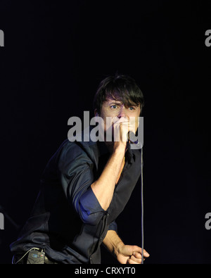 Suede joue Hop Farm Music Festival le 01/07/2012 à Hop Farm, Paddock Wood. Personnes photos : Brett Anderson. Photo par Julie Edwards Banque D'Images