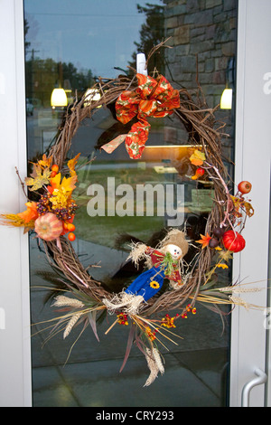 Couronne d'automne sur porte avant d'Histoire Naturelle Musée. Chaînes du Wisconsin WI USA Banque D'Images