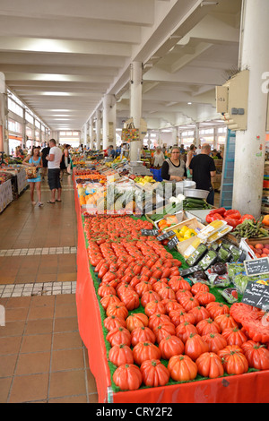 Marché Forville, (marché couvert), Rue du Marché Forville, Cannes, Côte d'Azur, Alpes-Maritimes, Provence-Alpes-Côte d'Azur, France Banque D'Images