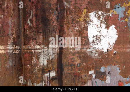 Avec de la peinture murale à quai rouillé patches de couleurs différentes dans un chantier à Hambourg, Allemagne. Banque D'Images